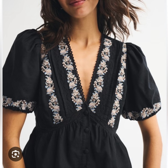 Abercrombie & Fitch Tops - Abercrombie & Fitch Puff Sleeve Button Through Top Black Floral Embroidery Small